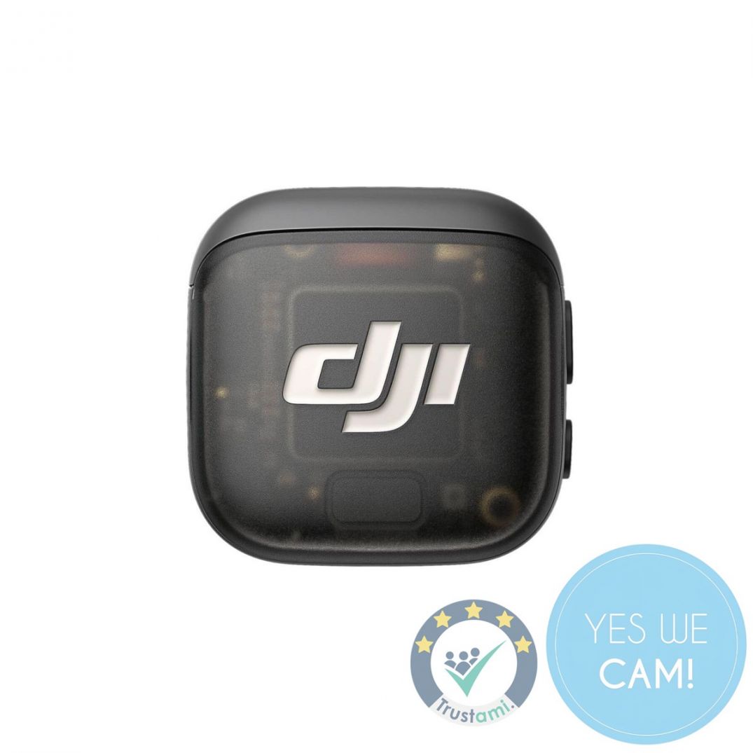 DJI Mic 3 Transmitter mit Magnetclip an Kleidung befestigt für mobile Audioaufnahmen

