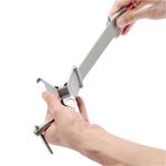 Amaran Peak Akku montiert an Lichtstativ mit Clamp