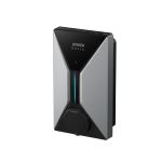 Anker V1 Smart Charger in direkter Frontansicht – mittige LED-Leiste signalisiert aktiven Ladevorgang, das Gehäuse verbindet Technik mit Architektur.