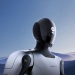 Magicbot Gen1 humanoider Roboter in bergiger Landschaft beim Sonnenaufgang, futuristische Robotik