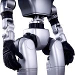 Nahaufnahme des Unitree G1 humanoiden Roboters, mit Fokus auf Hüftgelenk, Torsoverbindung und artikulierten Armsegmenten samt schwarzer Greifhandschuhe.