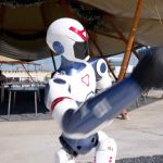 Unitree R1 EDU-U3 mit humanoider Stereo-Kamera und Sensorik für präzise Umgebungserfassung