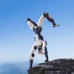 Unitree R1 EDU-U4 humanoider Forschungsroboter im Einsatz im Labor