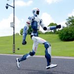 Unitree R1 humanoider Roboter mit wechselbarem Lithium-Akku