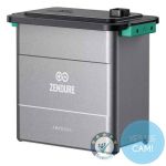 Zendure AB2000X Erweiterungsbatterie in schräger Frontansicht mit silbergrauem Gehäuse, schwarzem Deckel und grünen Seitenelementen